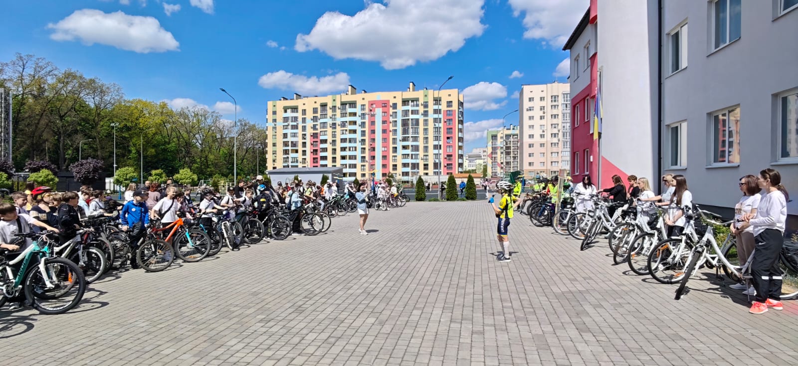 У Вінницькій гімназії №24 відбувся велопробіг «Pro Вело. Разом до Перемоги»