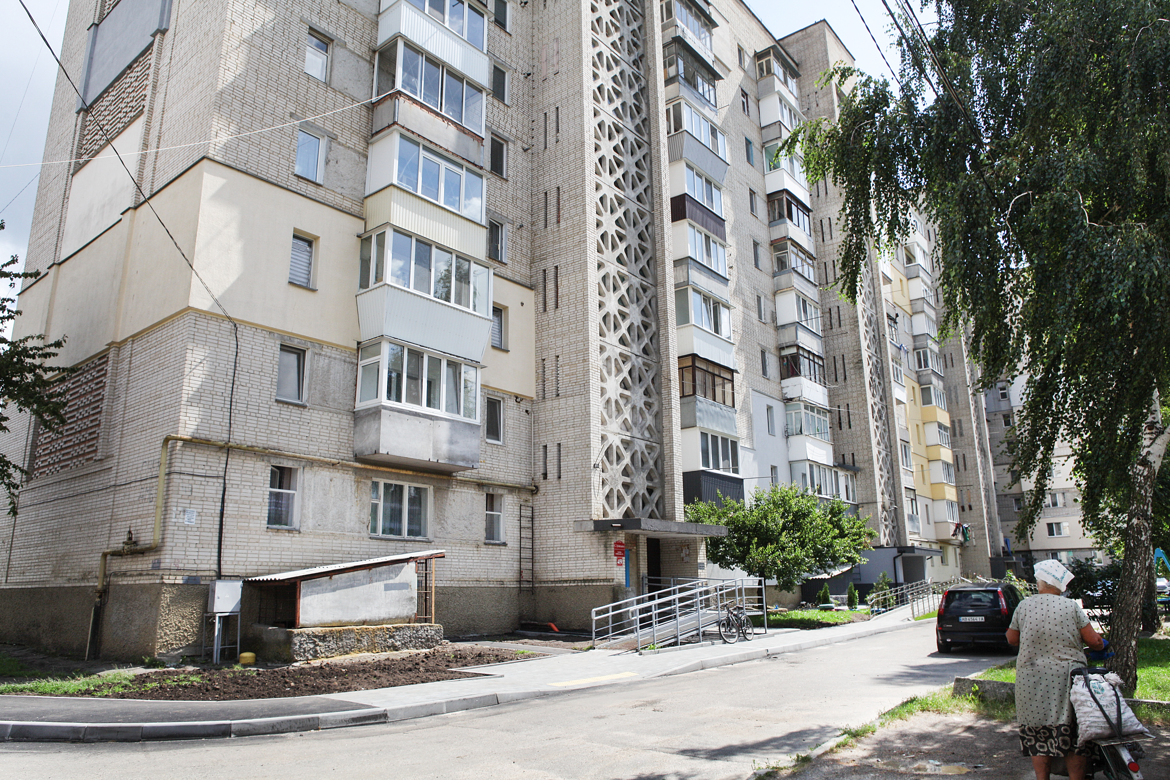 Доступність від двору і до оселі.  У Вінниці завершили перші два об’єкти в житловому секторі в межах створення безбар’єрного маршруту