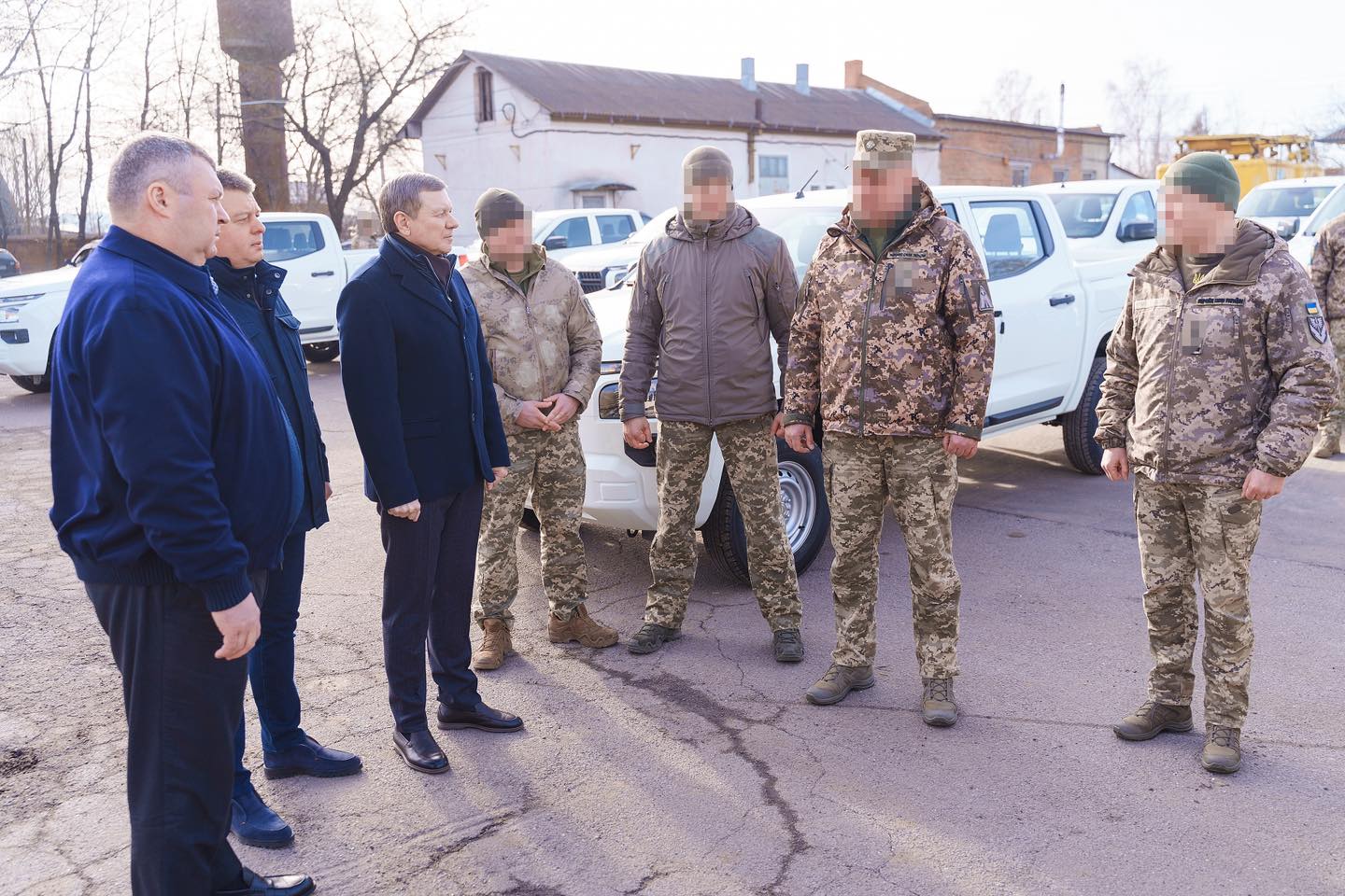 Вінницька міська рада спільно з громадою та Міжрегіональним координаційним гуманітарним штабом передала ще 20 позашляховиків для чотирьох частин Повітряних Сил ЗСУ
