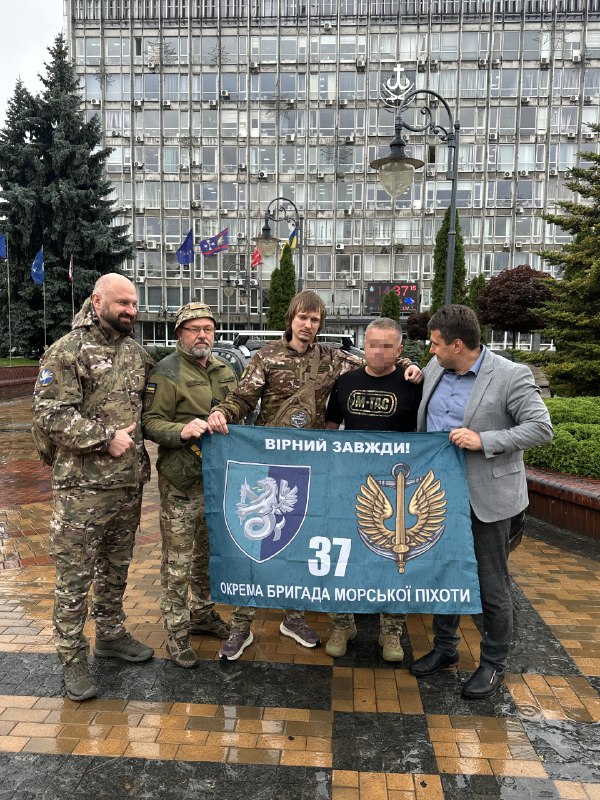 Вінницька міська рада спільно з ГО «Світла Україна» та Міжрегіональним координаційним гуманітарним штабом передала автомобіль для військових 37-ї бригади
