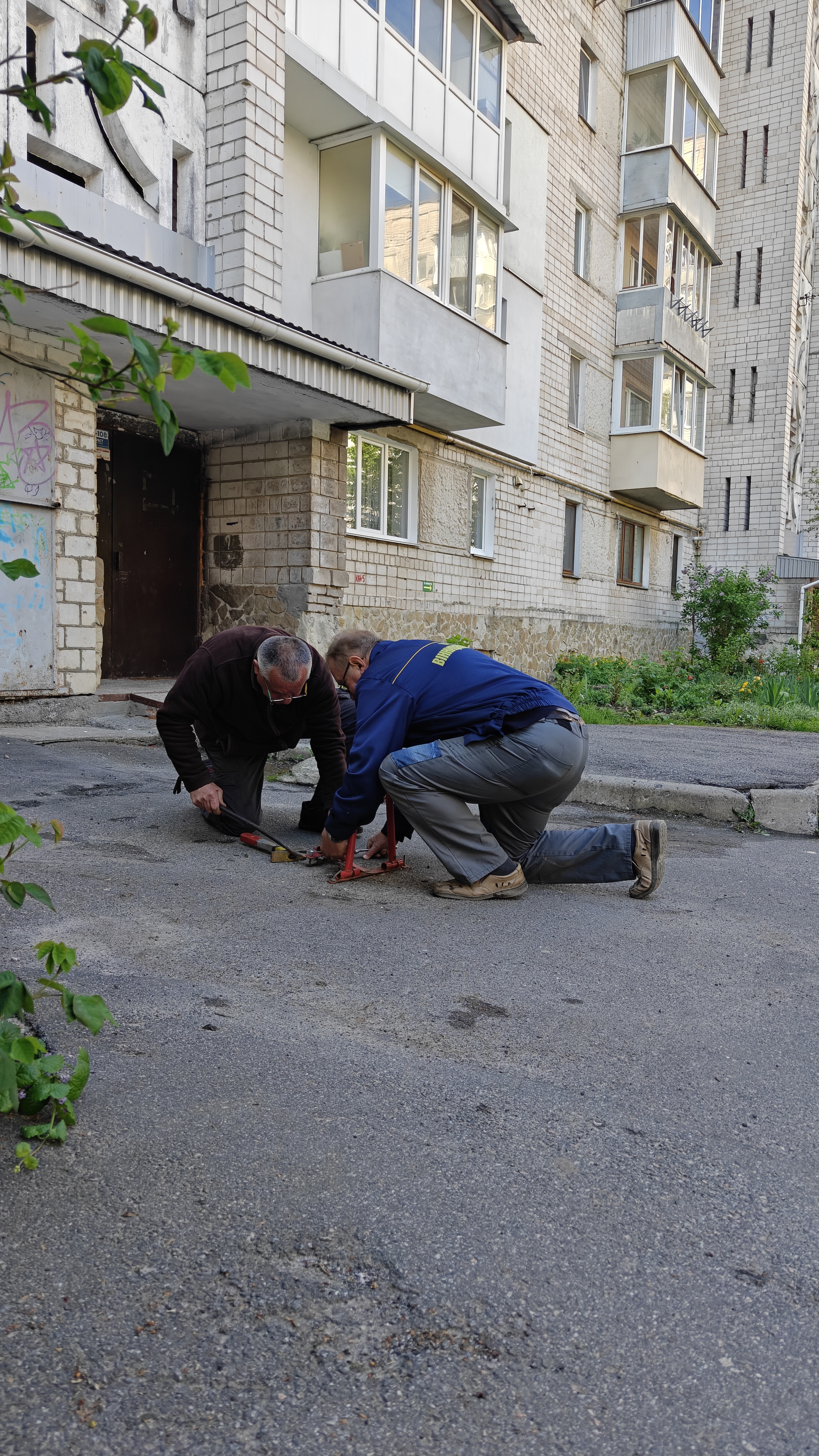 У Вінниці демонтували 6 самовільно встановлених елементів благоустрою біля багатоповерхівок