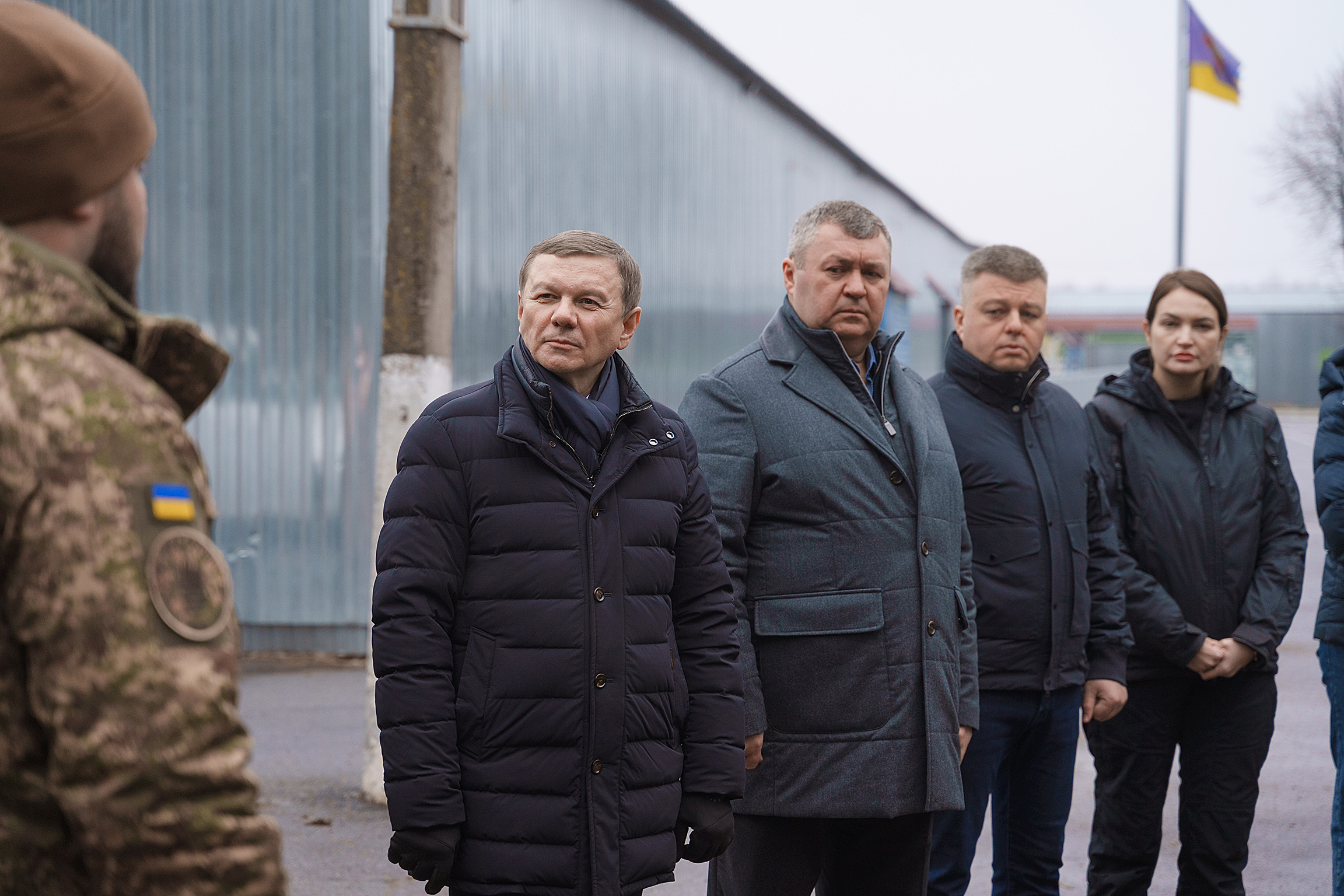Вінницька міська рада спільно з громадою та Міжрегіональним координаційним гуманітарним штабом передала для бійців «Червоної калини» позашляховики та квадрокоптери 