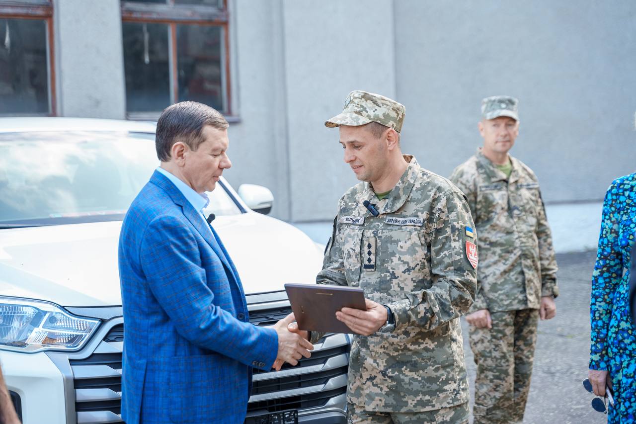 Військова служба правопорядку отримала від Вінницької міської ради та Міжрегіонального координаційного гуманітарного штабу автомобілі та генератор
