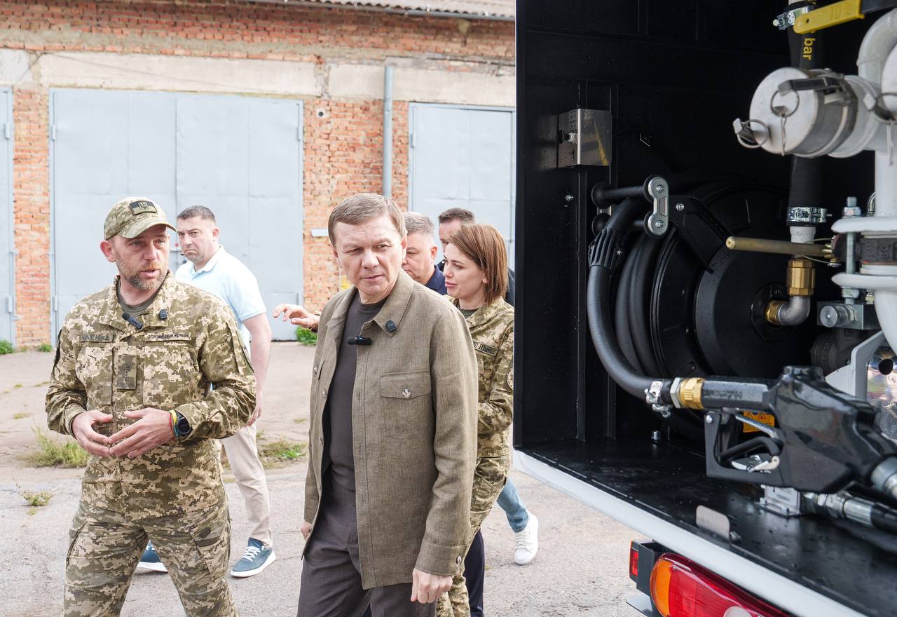 Бійцям 120-ї бригади ТрО команда Міжрегіонального координаційного гуманітарного штабу передала три паливозаправники 